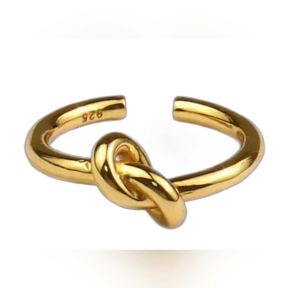 Minimalist knot ring